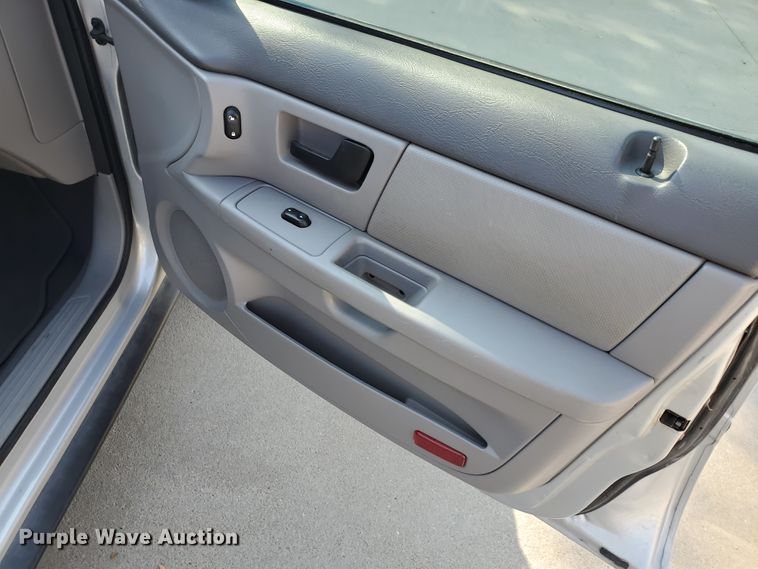 image for item HO9720 2003 Ford Taurus SE