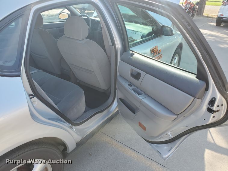 image for item HO9720 2003 Ford Taurus SE