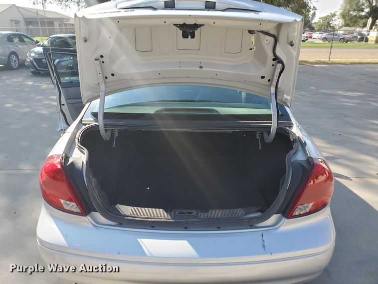 image for item HO9720 2003 Ford Taurus SE