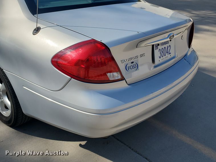 image for item HO9720 2003 Ford Taurus SE