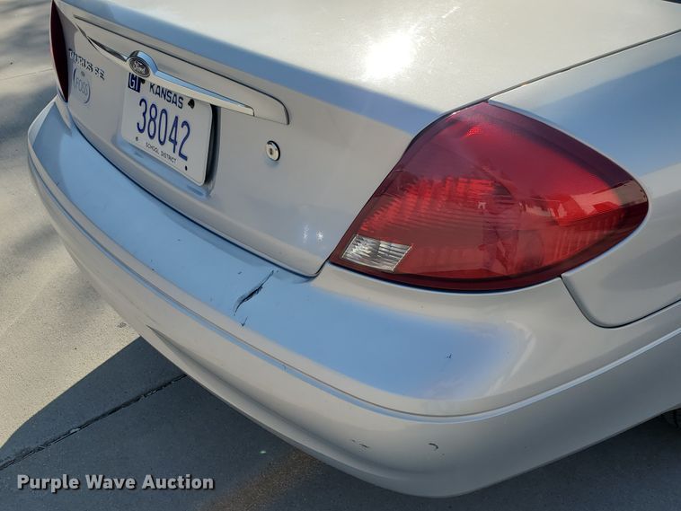 image for item HO9720 2003 Ford Taurus SE