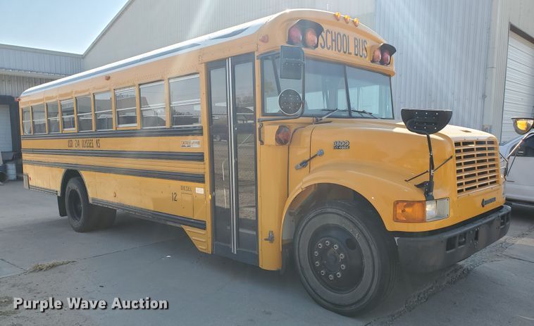 image for item HO9721 1998 International 3800 Blue Bird  school bus