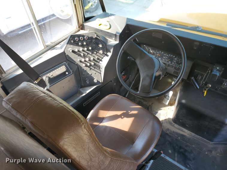 image for item HO9721 1998 International 3800 Blue Bird  school bus