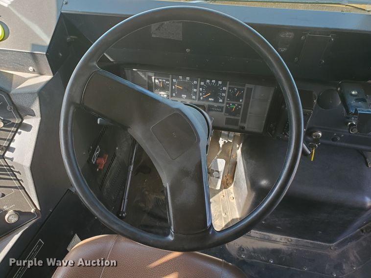 image for item HO9721 1998 International 3800 Blue Bird  school bus