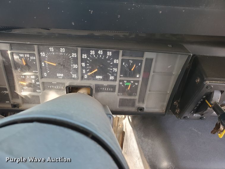 image for item HO9721 1998 International 3800 Blue Bird  school bus