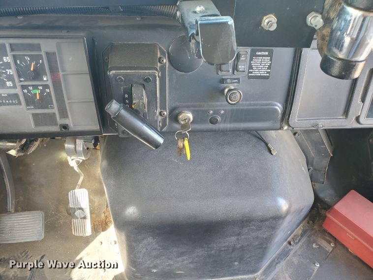 image for item HO9721 1998 International 3800 Blue Bird  school bus