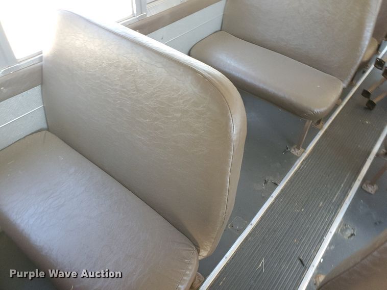 image for item HO9721 1998 International 3800 Blue Bird  school bus