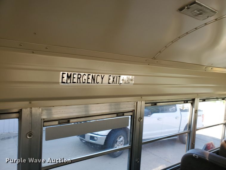 image for item HO9721 1998 International 3800 Blue Bird  school bus