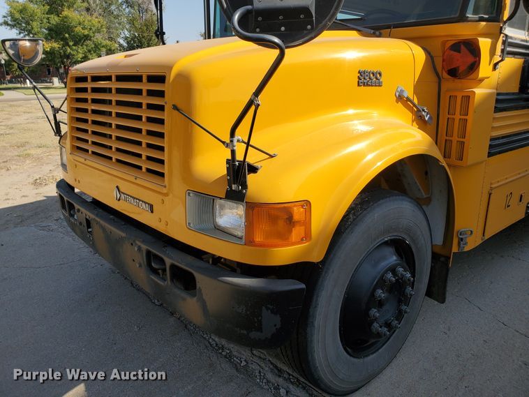 image for item HO9721 1998 International 3800 Blue Bird  school bus