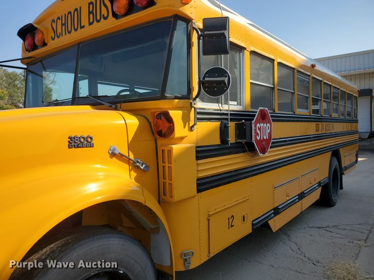 image for item HO9721 1998 International 3800 Blue Bird  school bus