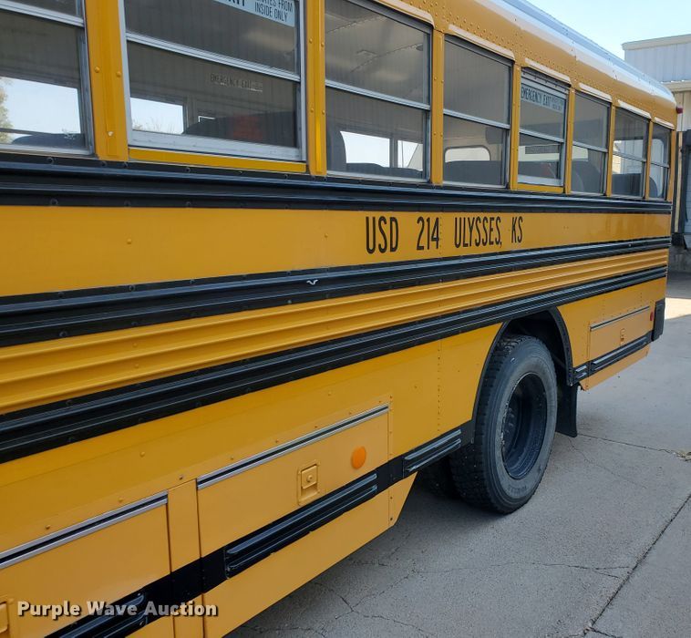 image for item HO9721 1998 International 3800 Blue Bird  school bus
