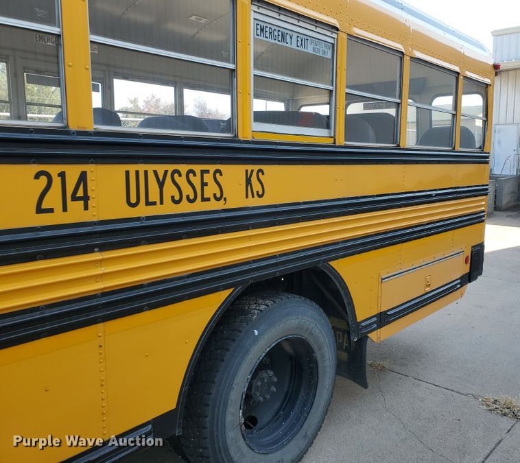 image for item HO9721 1998 International 3800 Blue Bird  school bus