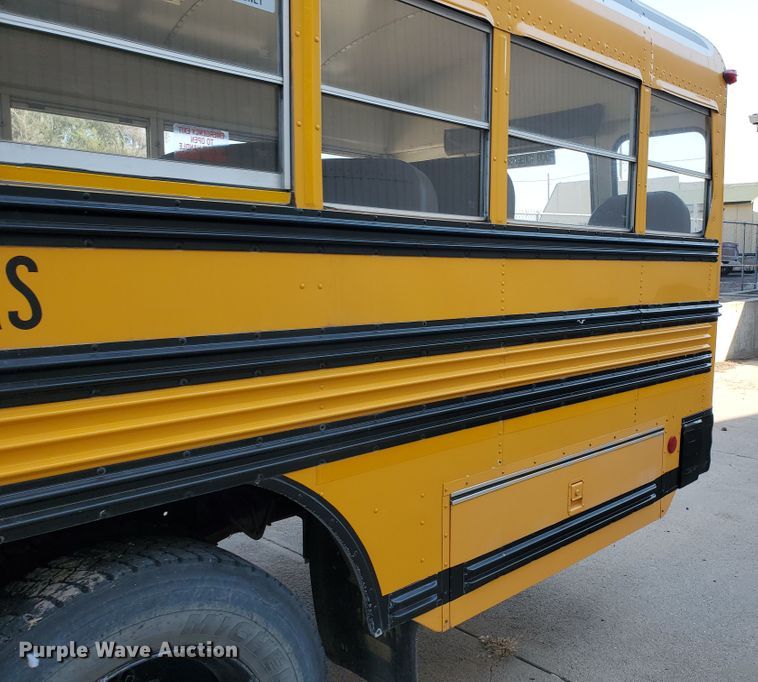 image for item HO9721 1998 International 3800 Blue Bird  school bus