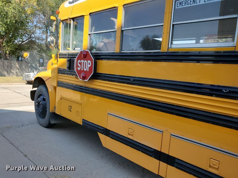 image for item HO9721 1998 International 3800 Blue Bird  school bus