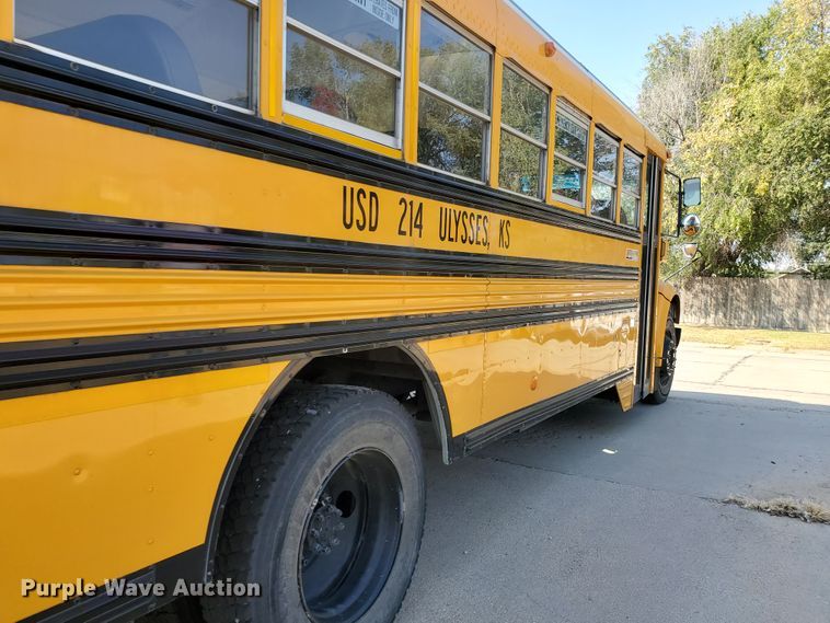 image for item HO9721 1998 International 3800 Blue Bird  school bus