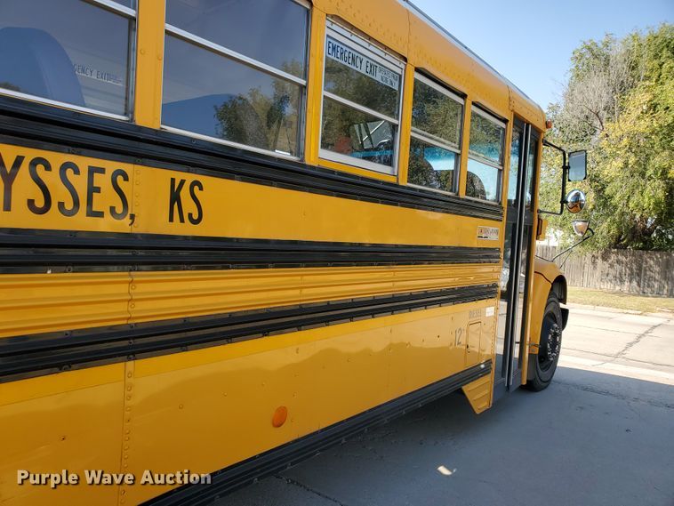 image for item HO9721 1998 International 3800 Blue Bird  school bus