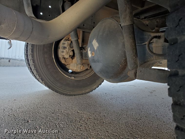 image for item HO9721 1998 International 3800 Blue Bird  school bus