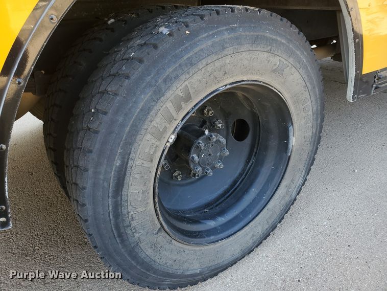 image for item HO9721 1998 International 3800 Blue Bird  school bus