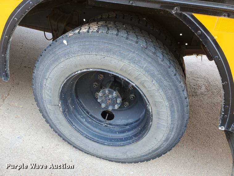 image for item HO9721 1998 International 3800 Blue Bird  school bus