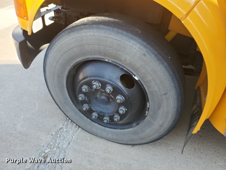 image for item HO9721 1998 International 3800 Blue Bird  school bus