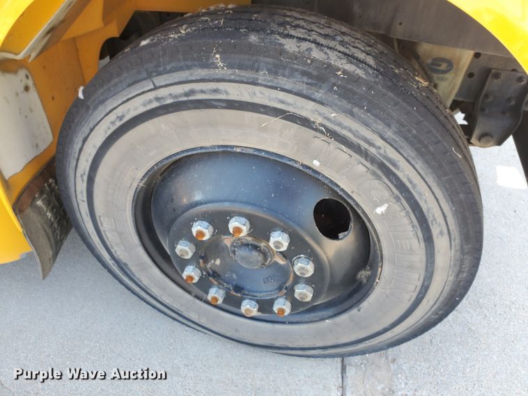 image for item HO9721 1998 International 3800 Blue Bird  school bus