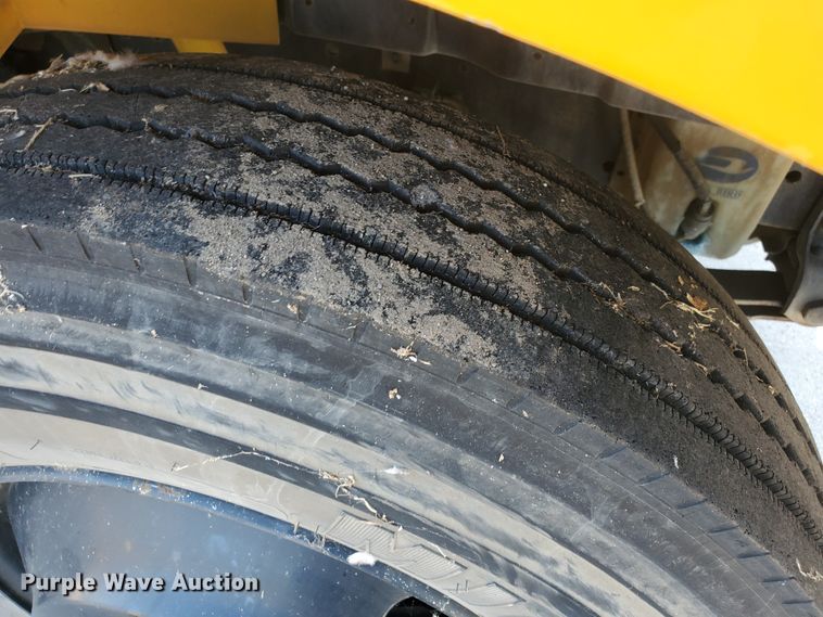 image for item HO9721 1998 International 3800 Blue Bird  school bus