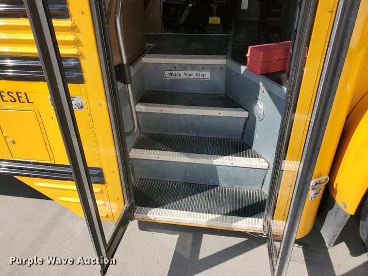 image for item HO9722 1998 International 3800 Blue Bird  school bus