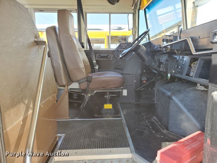 image for item HO9722 1998 International 3800 Blue Bird  school bus