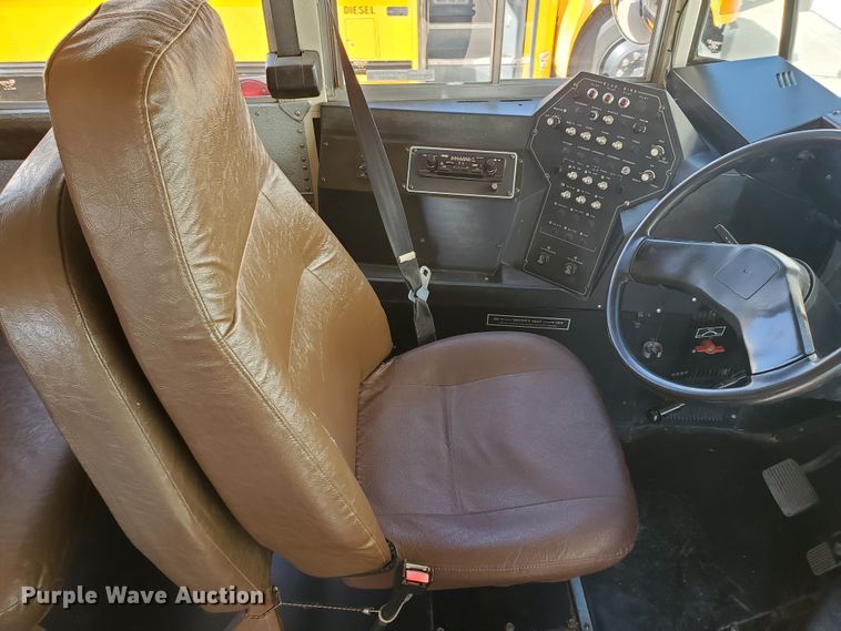 image for item HO9722 1998 International 3800 Blue Bird  school bus