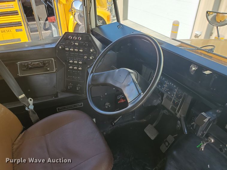 image for item HO9722 1998 International 3800 Blue Bird  school bus