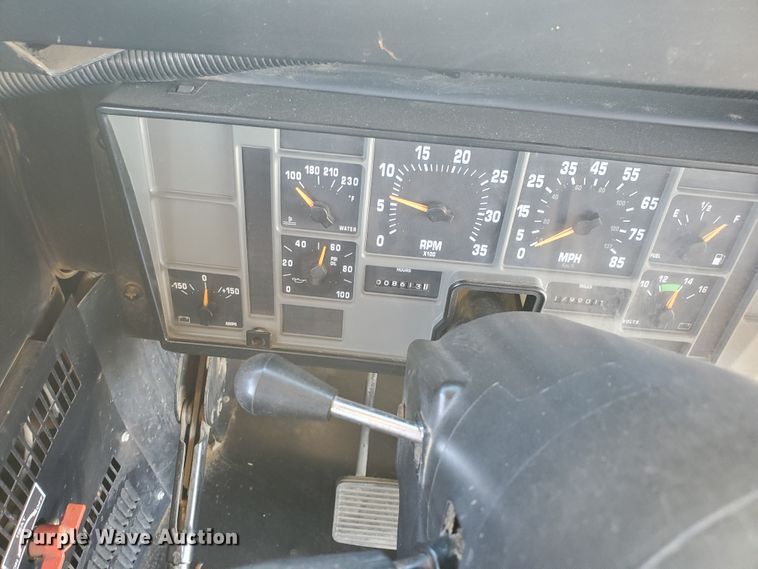 image for item HO9722 1998 International 3800 Blue Bird  school bus