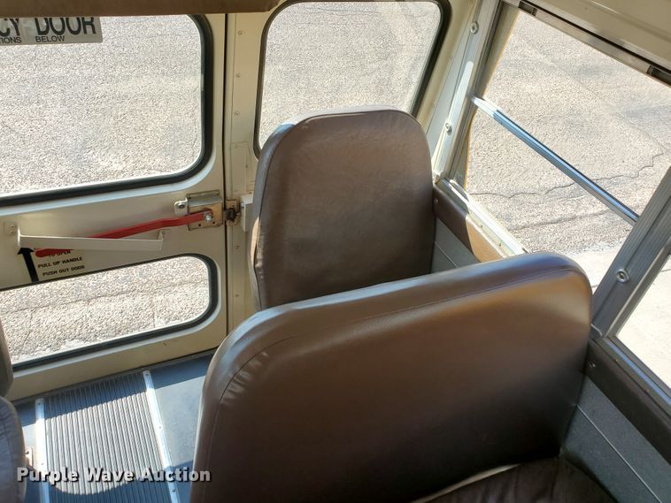 image for item HO9722 1998 International 3800 Blue Bird  school bus