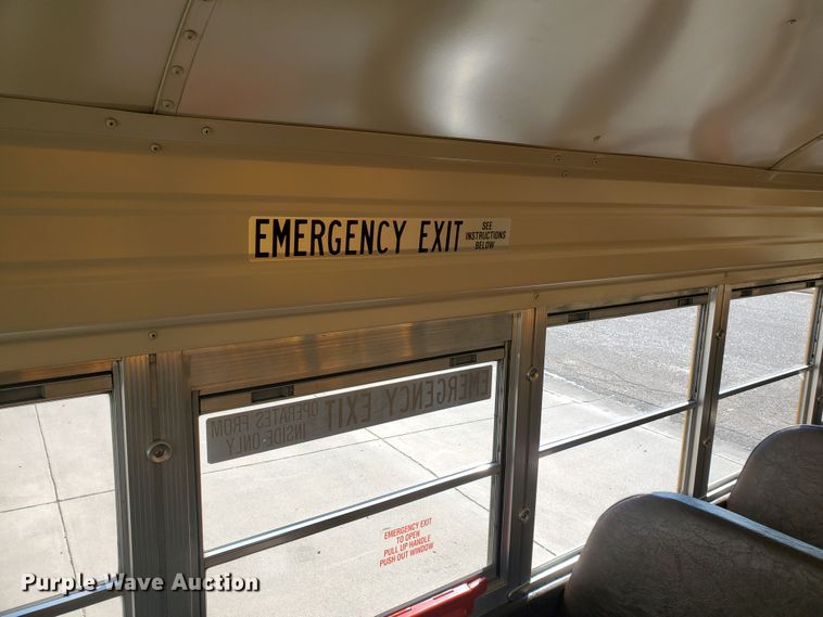 image for item HO9722 1998 International 3800 Blue Bird  school bus