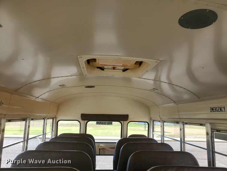 image for item HO9722 1998 International 3800 Blue Bird  school bus