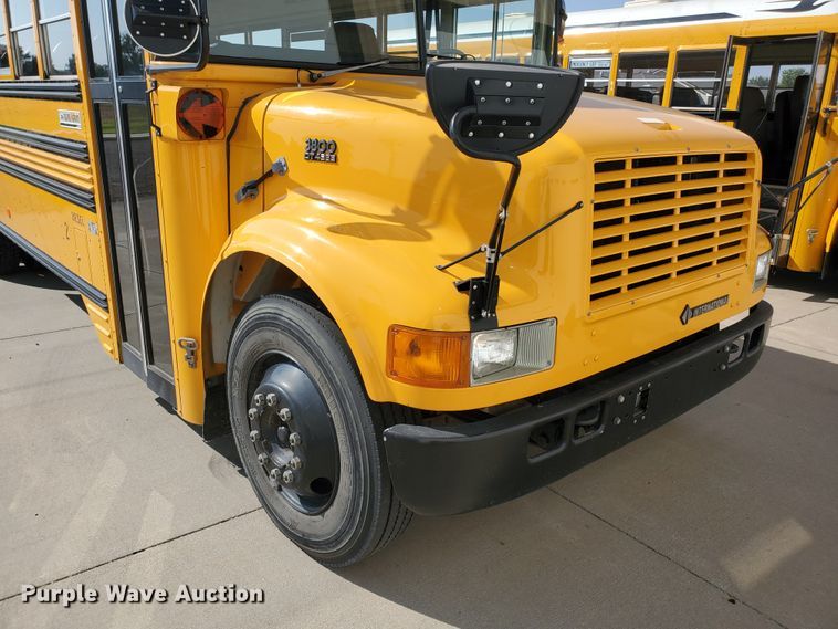 image for item HO9722 1998 International 3800 Blue Bird  school bus