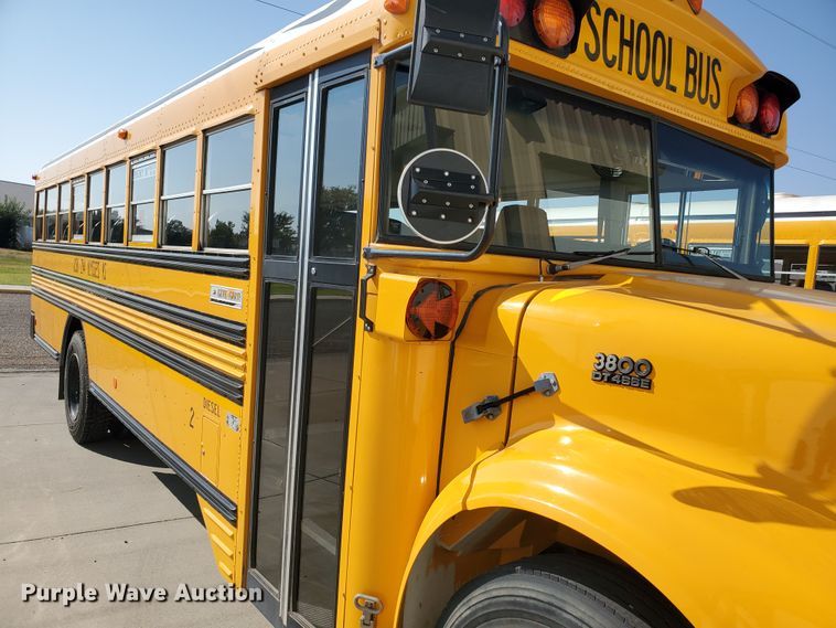 image for item HO9722 1998 International 3800 Blue Bird  school bus