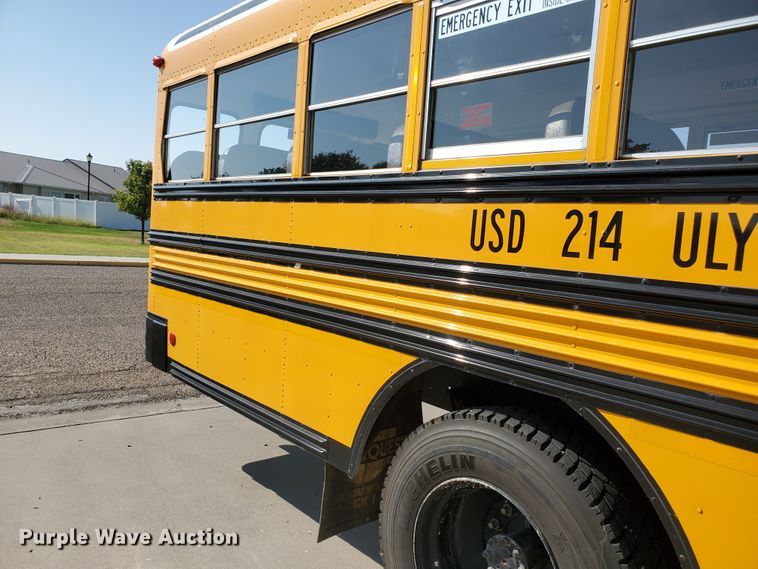image for item HO9722 1998 International 3800 Blue Bird  school bus