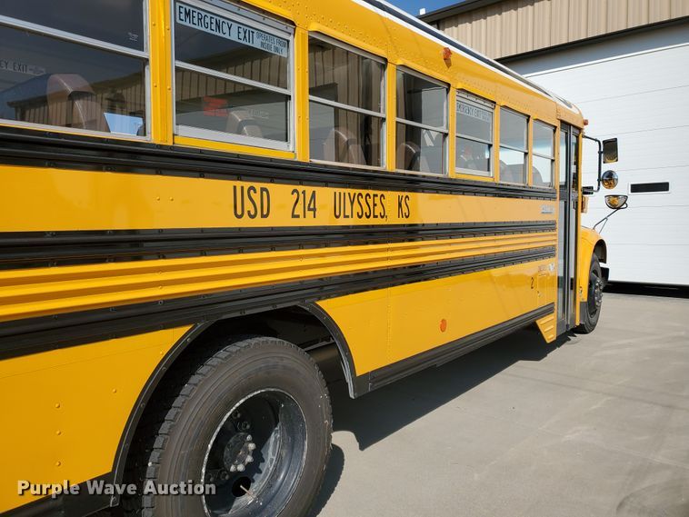 image for item HO9722 1998 International 3800 Blue Bird  school bus