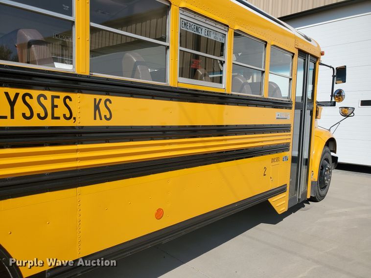 image for item HO9722 1998 International 3800 Blue Bird  school bus