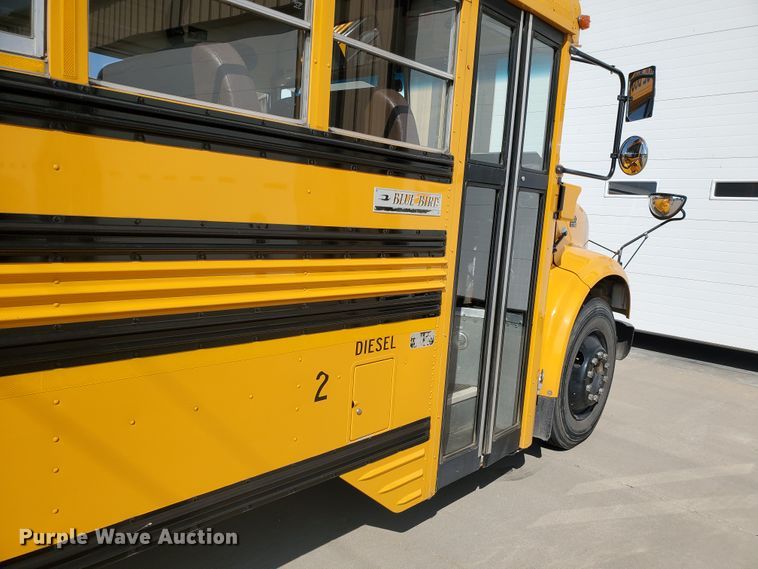 image for item HO9722 1998 International 3800 Blue Bird  school bus