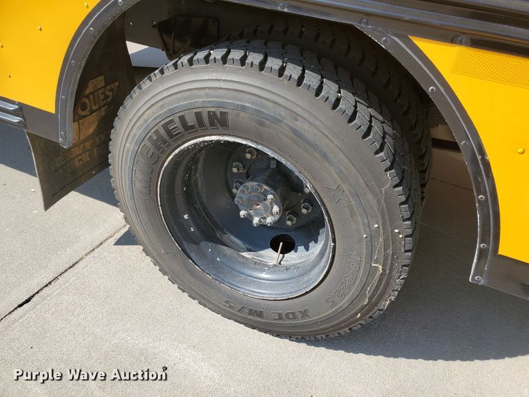 image for item HO9722 1998 International 3800 Blue Bird  school bus