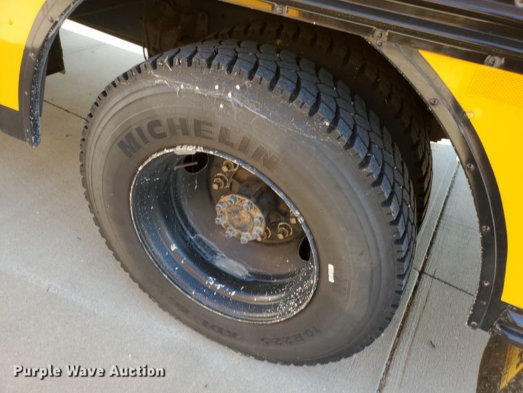 image for item HO9722 1998 International 3800 Blue Bird  school bus