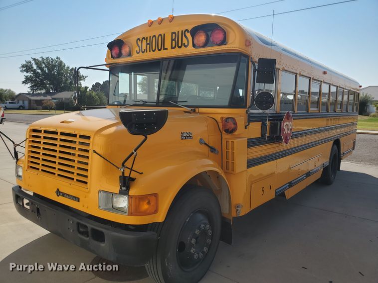 image for item HO9724 1998 International 3800 Blue Bird  school bus