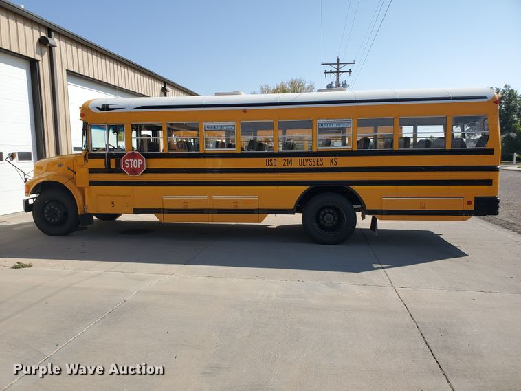 image for item HO9724 1998 International 3800 Blue Bird  school bus