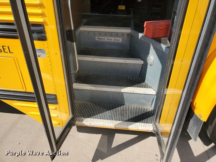 image for item HO9724 1998 International 3800 Blue Bird  school bus