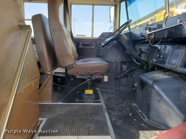 image for item HO9724 1998 International 3800 Blue Bird  school bus