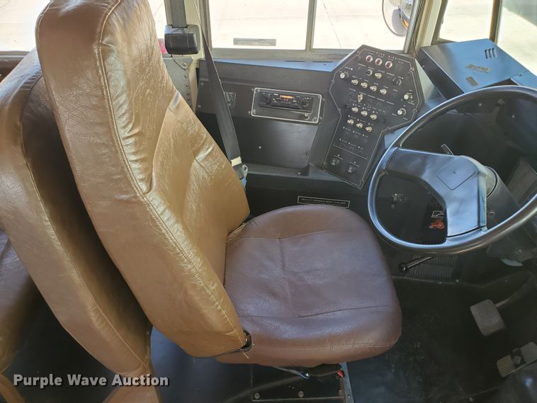 image for item HO9724 1998 International 3800 Blue Bird  school bus