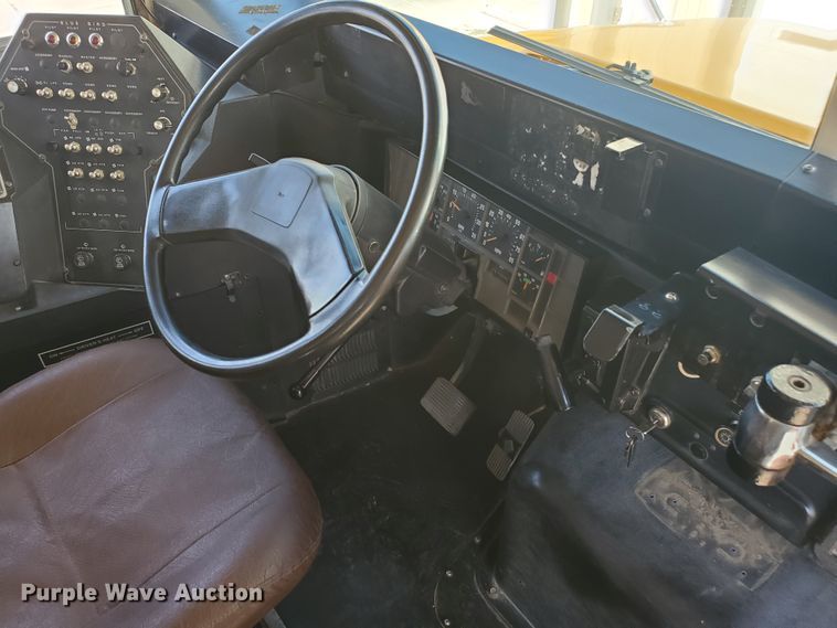 image for item HO9724 1998 International 3800 Blue Bird  school bus