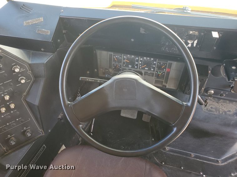 image for item HO9724 1998 International 3800 Blue Bird  school bus