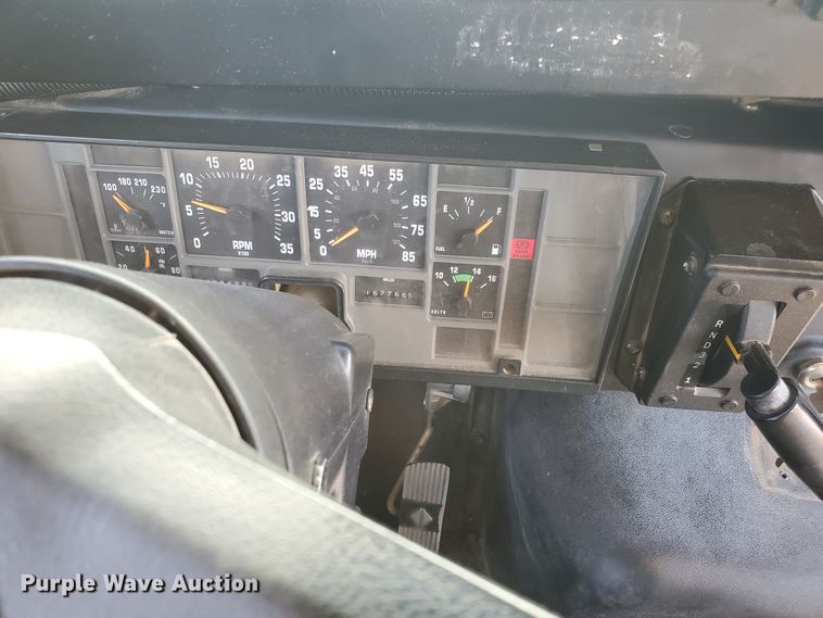 image for item HO9724 1998 International 3800 Blue Bird  school bus